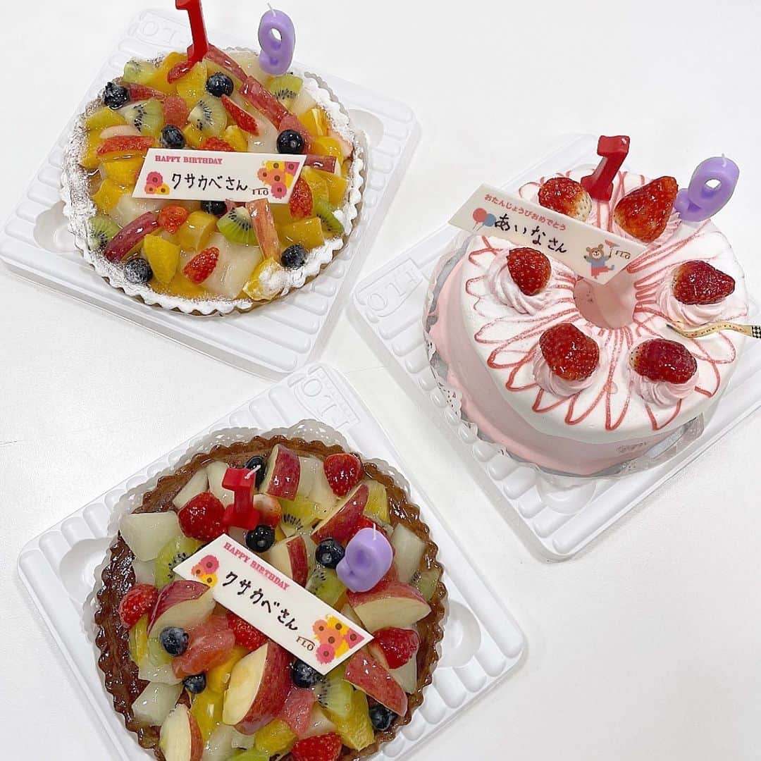 日下部愛菜のインスタグラム：「🍰  　　　　　　　　　　　　　　　　　　　　　　　　 ケーキ3ホールもいただいたの人生で初めて! うれしかった、、♡ みんなで美味しくいただきました☺️🍽💐」