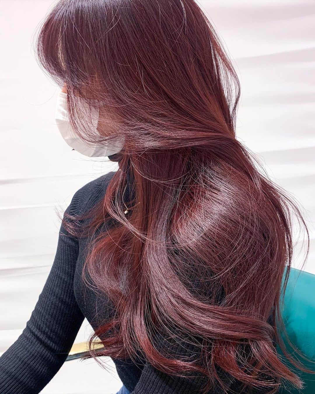 原涼香のインスタグラム：「𝐃𝐚𝐫𝐤 𝐫𝐨𝐬𝐞🥀 ×  𝐋𝐚𝐲𝐞𝐫 𝐜𝐮𝐭 上品な色気はヘアーでつくる。」