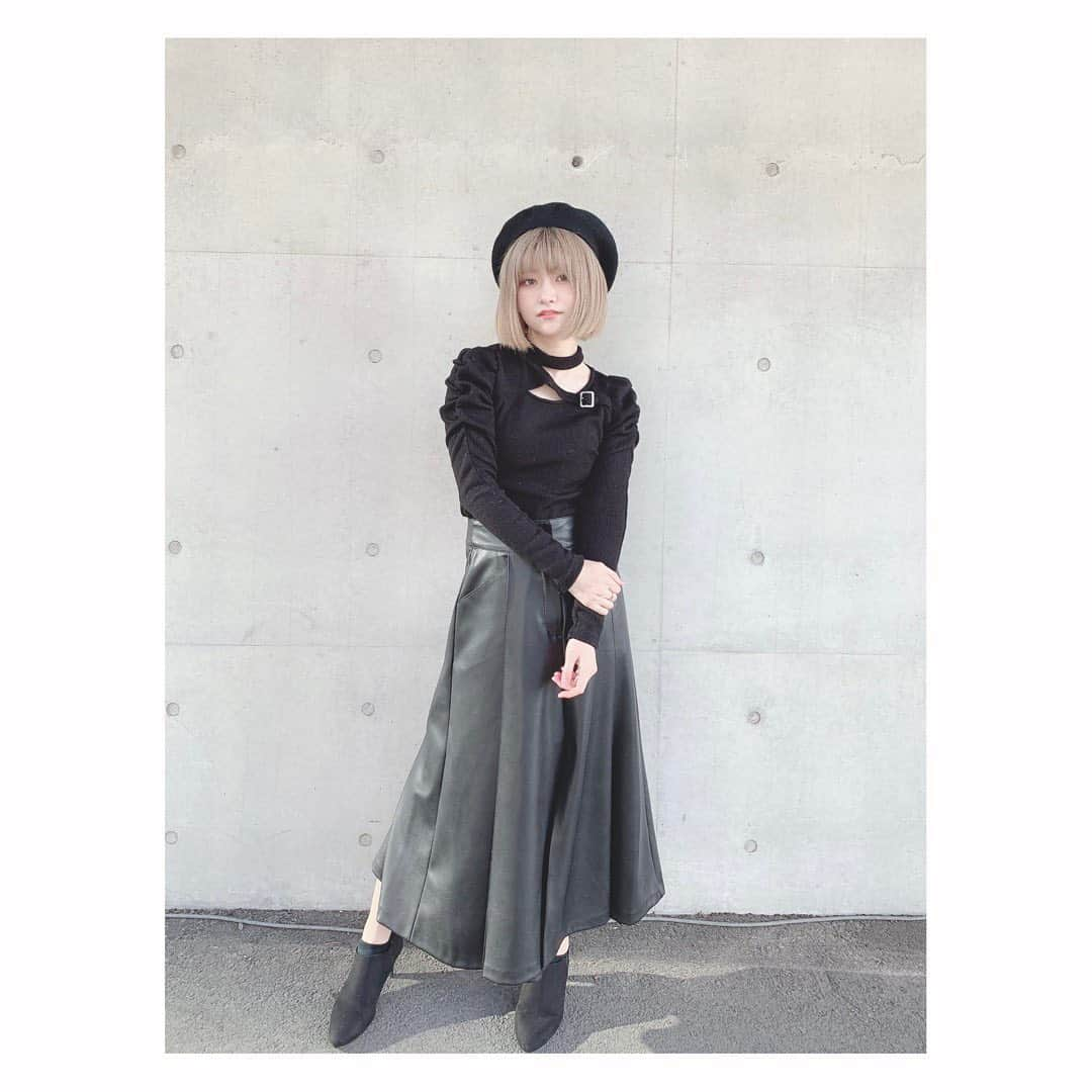 大竹ひとみさんのインスタグラム写真 - (大竹ひとみInstagram)「🖤 . .  トップス → EATME ロングスカート → ZARA ベレー帽 → BANANA REPUBLIC  ロングスカートがゆるくて少し落ち気味😂本当はもう少しハイウエストで履きたいです（笑） . . . #過去pic #eatme #zara #bananarepublic #ブラックコーデ #ハイトーンボブ #ベージュカラー #ベレー帽 #blackcoordinate #fashion #hairstyle #ootd  #selfie #selca #instagood #instalike #instafashion #follow #followｍe #옷스타그램  #패션스타그램 #오오티디 #셀카 #좋아요 #팔로미」2月7日 21時31分 - iamhitomi_48