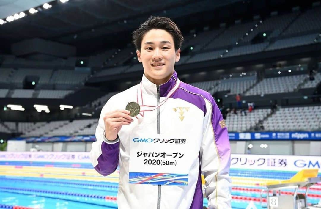 佐藤翔馬のインスタグラム：「★ JAPAN OPEN 2020 100mBreaststroke 59.67🥇 200mBreaststroke 2:06.74🥇  -------------------------------  100m平泳ぎ200m平泳ぎで2冠をすることができました！👑 本日行われた200mではベストではありましたが、日本新記録までまた0.07足りませんでした😂 今回は色々試してみるということで、そこまで狙ってはいなかったのですが、ここまで来ると少し悔しいですね😢 これからも頑張ります！ 応援ありがとうございました！  #JAPANOPEN2020 #20674 #日本新まであと0.07 #世界新まであと0.62」