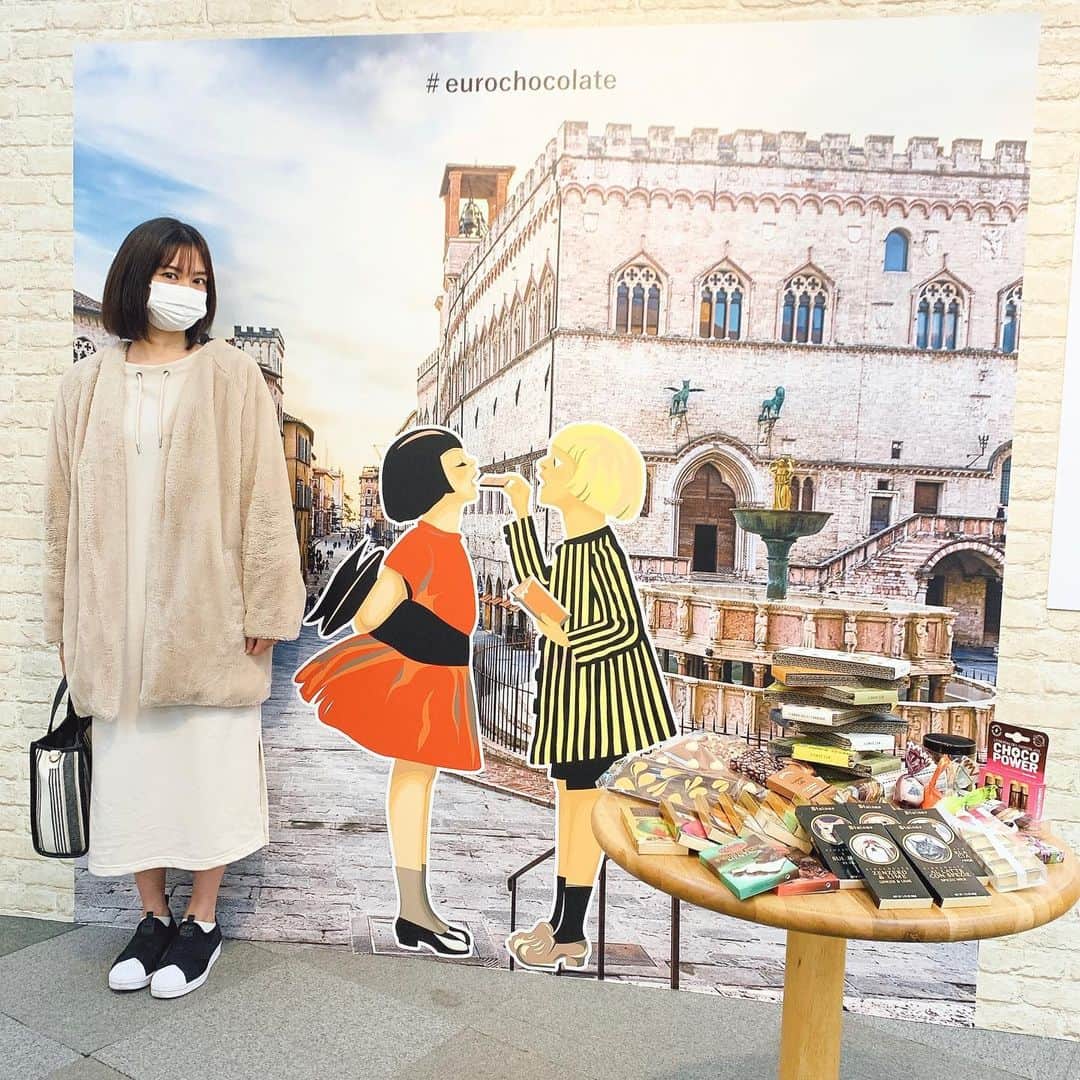 小泉遥のインスタグラム：「. . 松屋銀座の8階でやってる チョコレートのイベントに行ってきたよ〜🍫❤︎ . デザインがオシャレで 美味しそうなチョコばかりだった🤤 . #eurochocolate」
