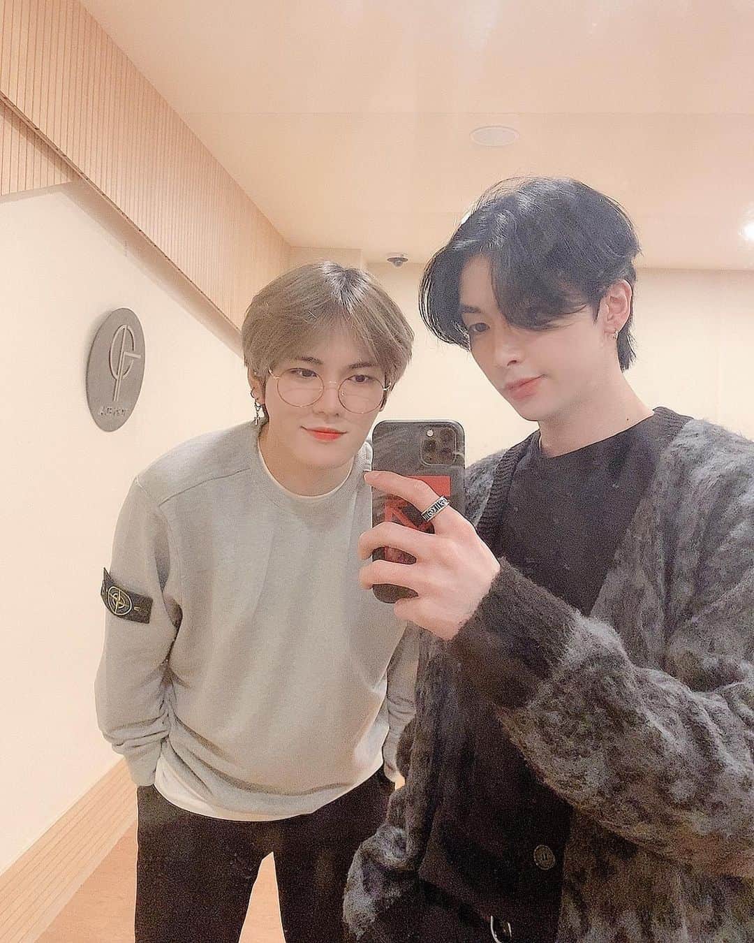 UP10TIONのインスタグラム：「💛 #환희 #샤오 #hwanhee #xiao」