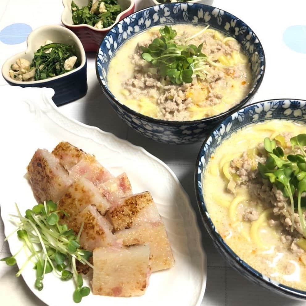 小川薫さんのインスタグラム写真 - (小川薫Instagram)「【生徒さんの作ったレポート】 .  「豆乳坦々麺を作成しましたが、夫がこれどこの坦々麺❣️って買ってきたものと間違えたぐらいおいしかったみたいです。いつも美味しいレシピをありがとうございます😊三月もこれからもずっと楽しみにしています」 . 「オンラインのお料理、久々で、嬉しくなり、早速作らせてもらいました❤️どれも美味しくて、家族に好評でした。豆乳坦々麺は、とっても簡単なのに、美味しかった。即、リピート決定ですね！大根餅は、いままで食べた中で一番美味しかったです。」 . 「お夕飯にアクアパッツァ、タラモサラダ、キッシュを作りました！初めて作ったキッシュはとても美味しく出来て感動です🥰そして、夜のうちにスコーンの生地を作り、ガトーショコラを焼きました！今日のブランチは豆乳坦々麺、大根餅、春菊と砂肝の辛子和え、おやつはスコーンとガトーショコラです😆土日のメニュー全て薫先生のレシピです❤️どれも美味しくいただきました💕💕」  #生徒さんの作ったレポート #おうちでclover #zoom #zoomオンラインレッスン  #オンライン料理レッスン　#オンライン料理教室  #salondeclover  #サロンドクローバー #小川薫 #おもてなし #おもてなし料理教室 #料理教室 #料理教室大阪　#料理研究家 #テーブルコーディネート #テーブルコーディネーター  #大阪料理教室 #cookingclass  #tablesetting  #tablecoordinate #おもてなし料理  #パーソナルレッスン」2月7日 21時38分 - salondeclover