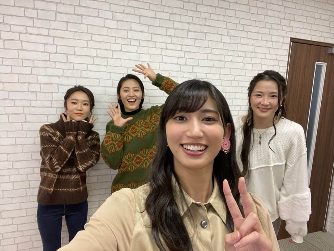 小林由佳さんのインスタグラム写真 - (小林由佳Instagram)「やっぱり居心地いいのです。 この4人。 もう会いたい😅  #スタァライト #青嵐 #私たちの八雲先生 #誰にもわたさない」2月7日 21時40分 - ykp_qkb