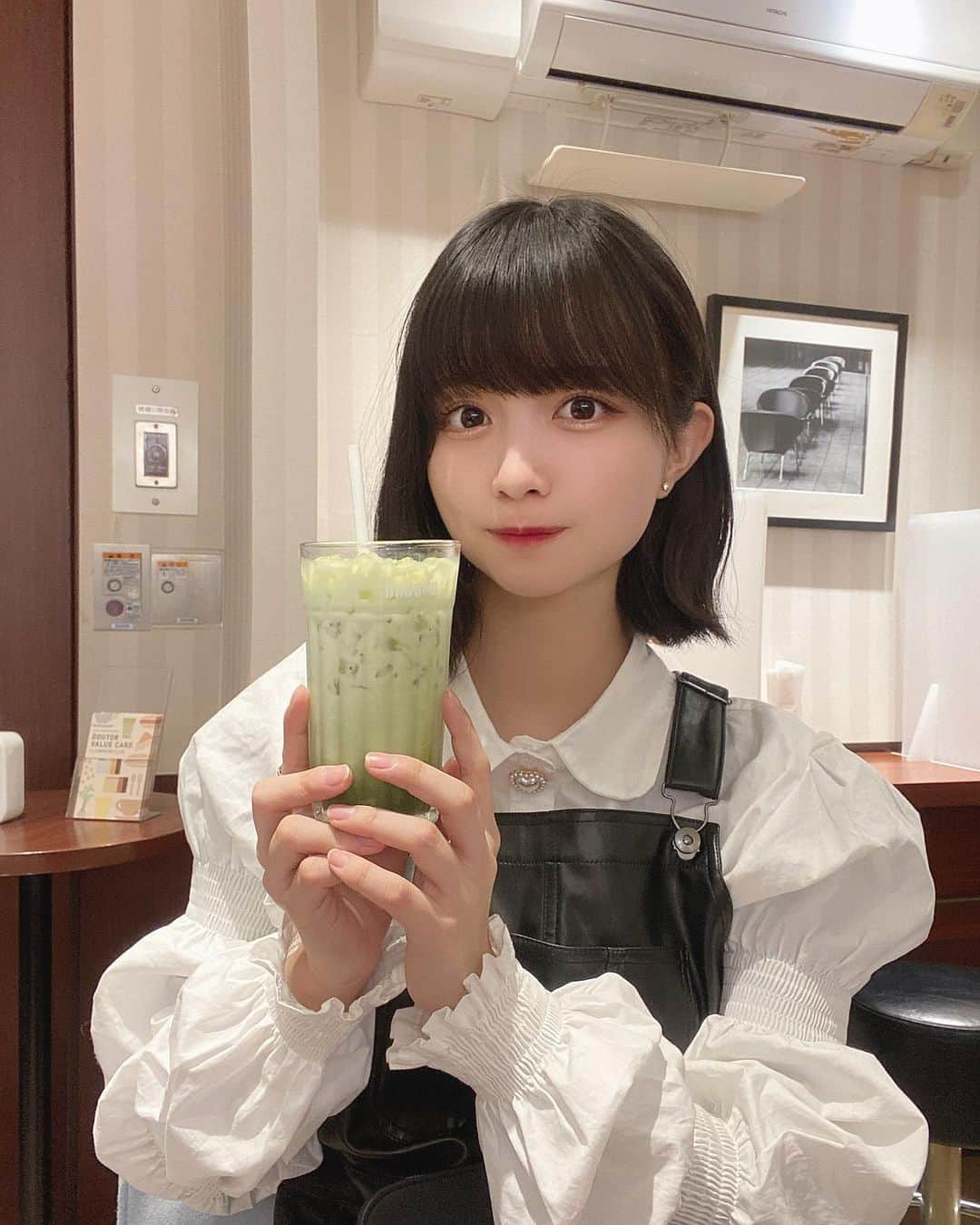 桜木ことさんのインスタグラム写真 - (桜木ことInstagram)「♡ ﻿ ﻿ アイス抹茶ラテ🥛🍃﻿ ﻿ ﻿ カフェ入ると大体抹茶系の飲み物頼んじゃうな〜﻿ みんなはカフェで何飲みますか？💭﻿ ﻿ ﻿ ﻿ #かみやど #ひらがなかみやど #桜木こと #アイドル #idol #japaneseidol」2月7日 21時47分 - koto_sakuragi