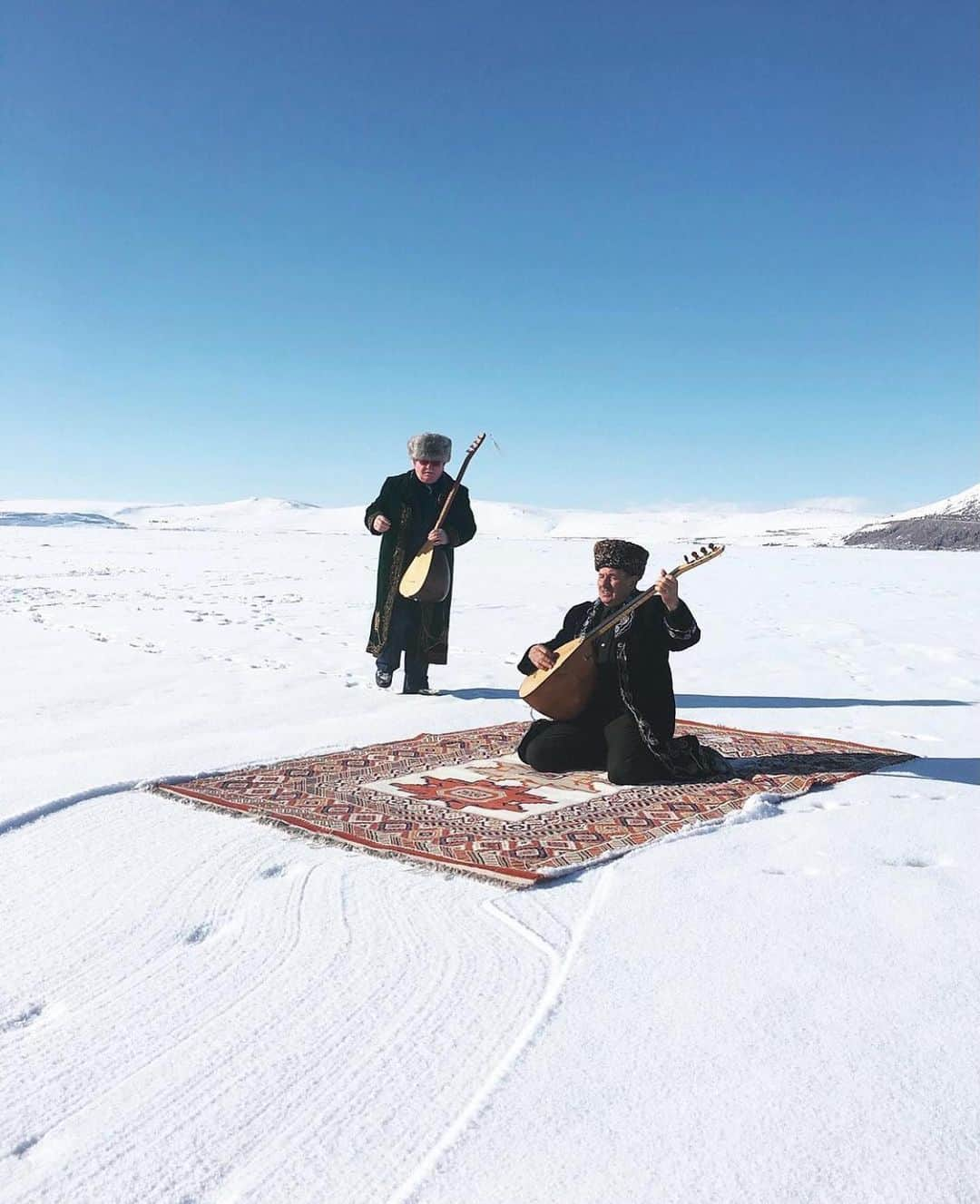 Mustafa Sevenのインスタグラム：「flying musicians  Uçan aşıklar #Kars #Ardahan #StoryOfTurkey」