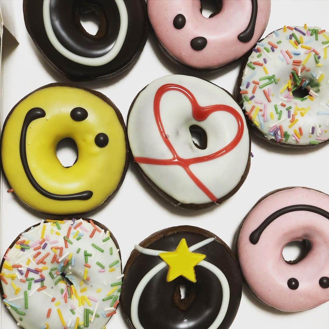 大出佐智子のインスタグラム：「#yay #doughnuttime 😋🍩💓 #krispykremedoughnuts」