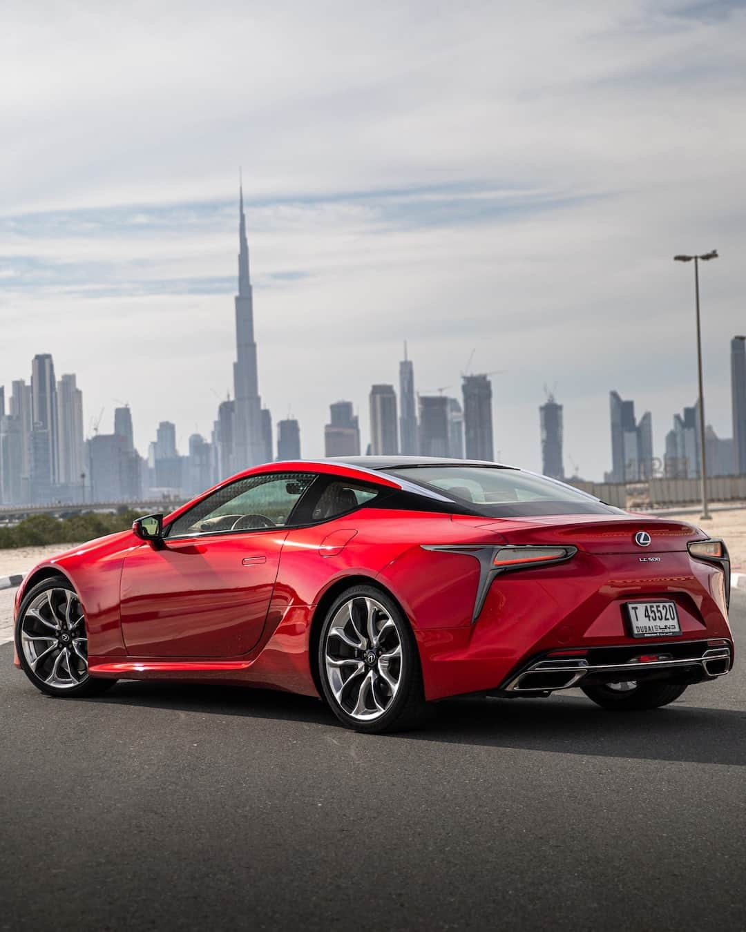 Lexus UKさんのインスタグラム写真 - (Lexus UKInstagram)「Head for the horizon. #LexusLC  #Design #CarDesign #Automotive #Lexus #CarsofInstagram #LuxuryTravel #Luxury #Dubai」2月7日 22時00分 - lexusuk