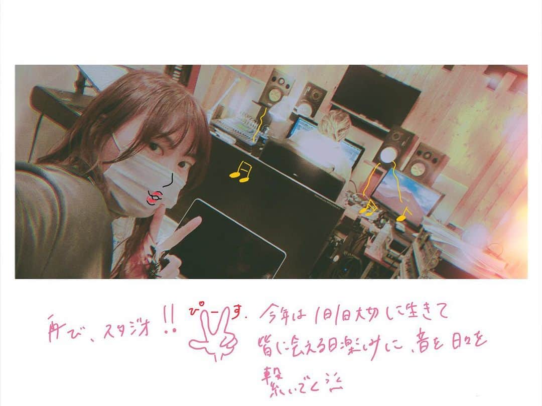 菅原紗由理のインスタグラム：「再び、スタジオ！！ 去年のリリース後から スタジオで歌えておらぬ状況でしたが、 今、届けるために動いとります。 皆、待っててくれたら嬉しい。」