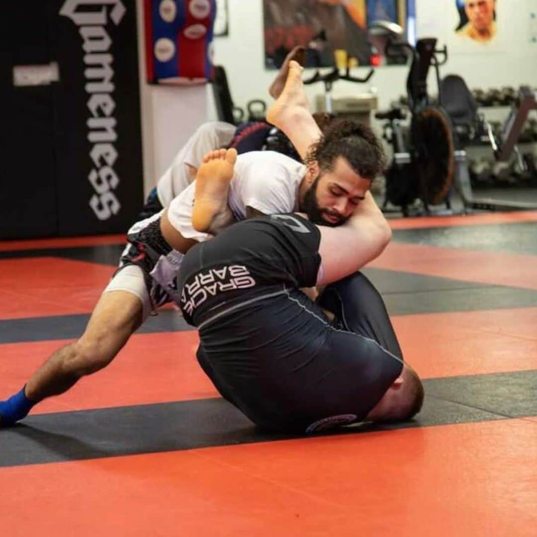 ジョンス のインスタグラム：「Getting real comfortable being uncomfortable 😈🦍  . . @striking101  @jacksonwink_mma  @lms.nyc  . . #armbar#jiujitsu#mma#fighter#training#professional#fight#share#explore#post」