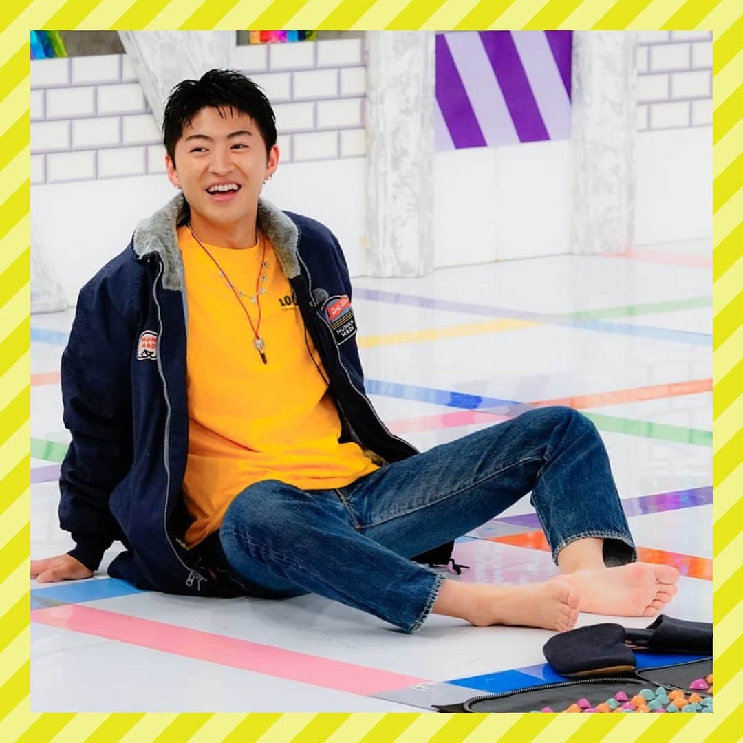 GENERATIONS高校TVのインスタグラム：「ご機嫌玲於さんの足つぼマット👣  公式Twitter @gene_kou で検索🔍 ----------------------------------- #gene高 #ジェネ高 #generations高校tv #gene #generations #ジェネ #ジェネレーションズ #generationsfromexiletribe #ldh #白濱亜嵐 #片寄涼太 #数原龍友 #小森隼 #佐野玲於 #関口メンディー #中務裕太 #ジェネ犬」
