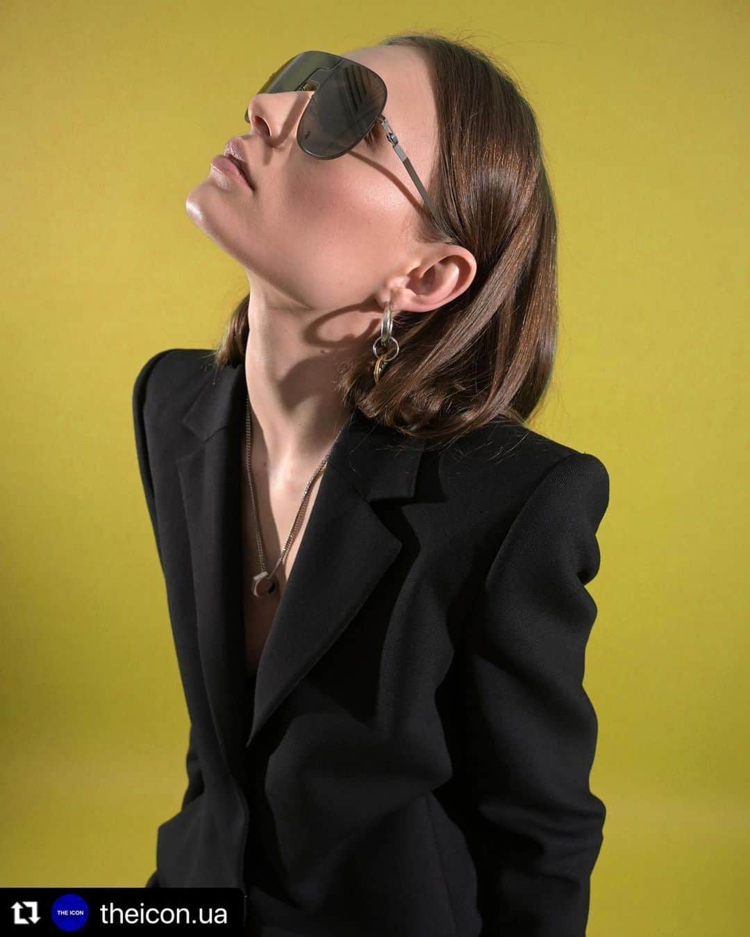 MYKITA SHOP TOKYOのインスタグラム：「こちらのSTUDIO12.1は、アシメトリーなレンズを施したクラシックなアビエーターサングラスです。 These STUDIO12.1 are classic aviator sunglasses with asymmetrical lenses.  Regram from @theicon.ua  — #MYKITA #mykitastudio」