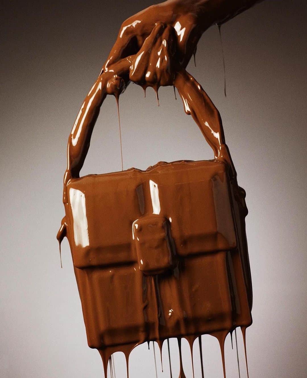 オリヴィエ・ルスタンさんのインスタグラム写真 - (オリヴィエ・ルスタンInstagram)「Who wants LE CHOCOLAT ?🍫 Thank you @kegrand and @bryanboy for your vision and so inspiring  work on the launch of the new Balmain bag inspired by the gourmandises. Can’t wait to share with you more 🍫 Have some chocolates it’s Sunday !」2月7日 22時15分 - olivier_rousteing