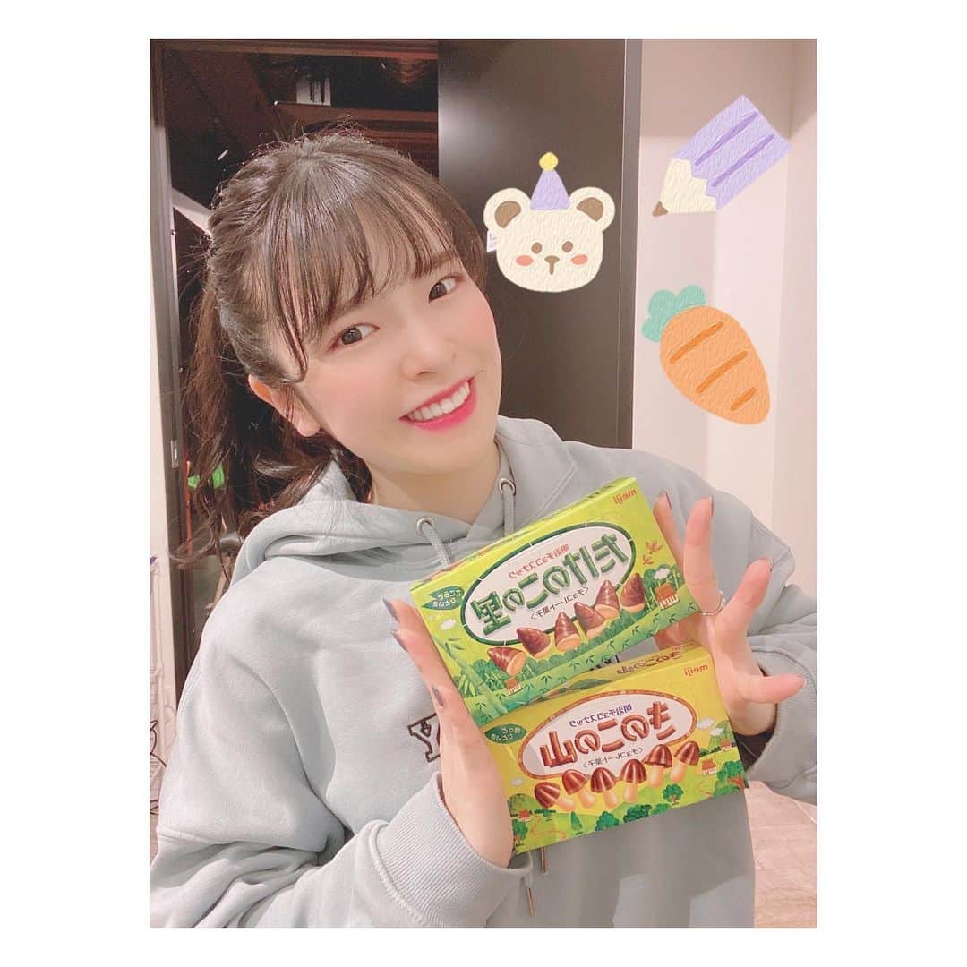 松崎博香のインスタグラム：「. みんなはどっちが好き？？？🍫  もうすぐバレンタインだね🤤♡ #ポニーテール #きのこの山 #たけのこの里 #셀카 #ひぃちゃんねるらじお」