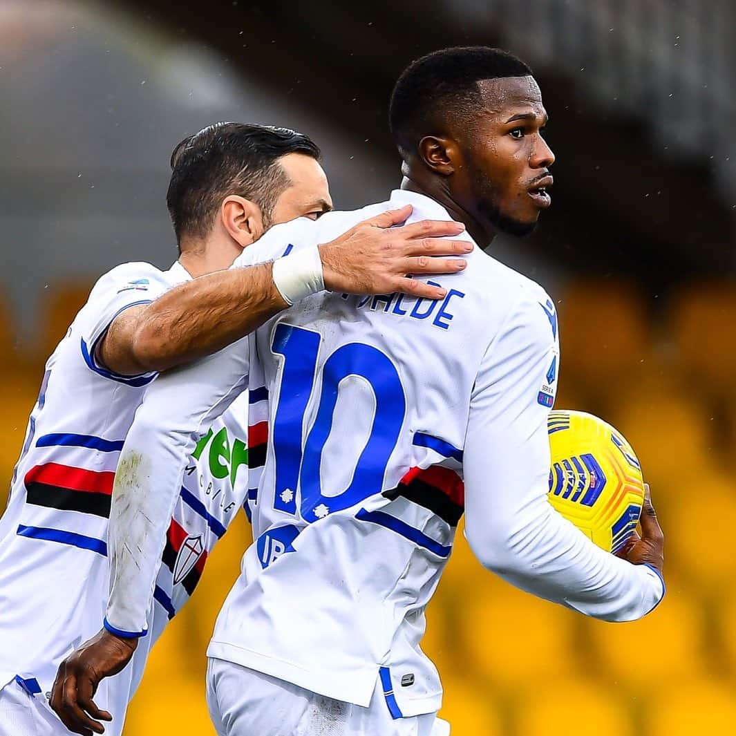 UCサンプドリアのインスタグラム：「⏹ #BeneventoSamp 1-1.  #FORZADORIA 🔵⚪️🔴⚫️⚪️🔵」