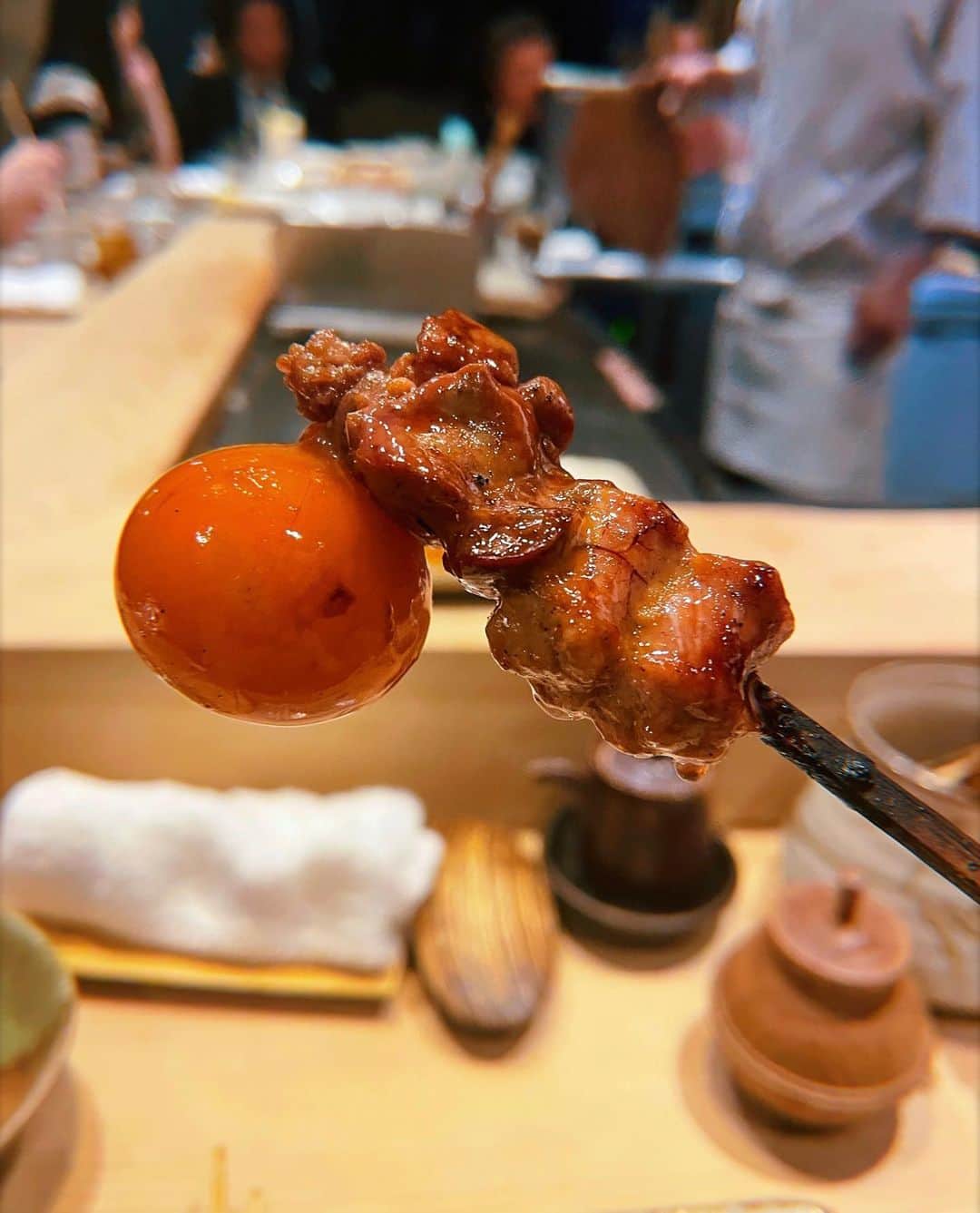 長瀬礼華のインスタグラム：「. 大好きなちょうちん♡ . . . #西麻布グルメ #西麻布 #ちょうちん #焼き鳥 #焼き鳥屋 #鳥よし #食べログ #グルメ #グルメスタグラム #鳥 #肉 #食べスタグラム #美味しいもの大好き」