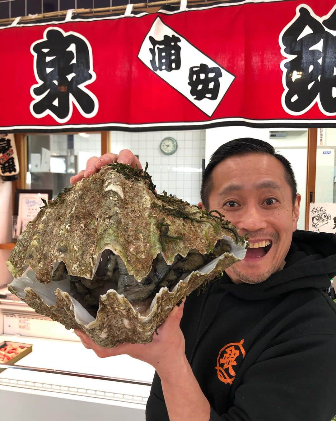 森田釣竿さんのインスタグラム写真 - (森田釣竿Instagram)「沖縄県ヒレナシシャコがトリオで❣️ありが鯛ことです✨✨✨✨✨✨」2月7日 22時43分 - tsurizaomorita3710