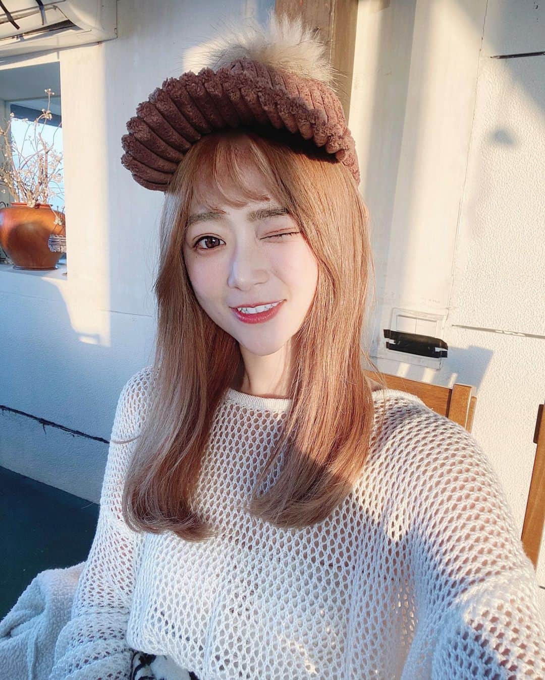 徐薇涵（Wei Han Xu）のインスタグラム：「笑一個吧☺️功成名就不是目的 讓自己快樂快樂這才叫做意義 🤍 這幾天天氣都好好 大家有出去走走嗎～🥰」