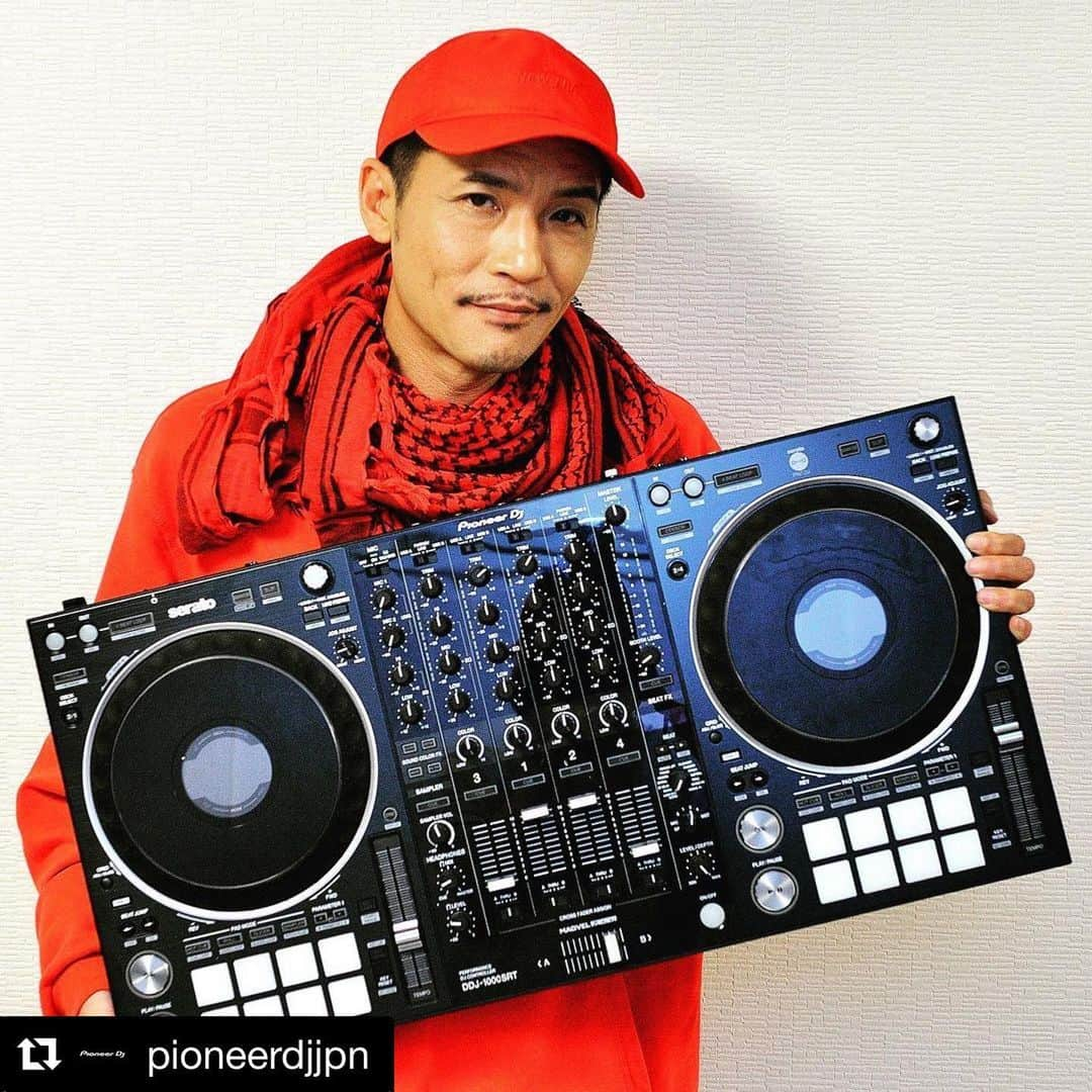 Zeebraのインスタグラム：「#Repost @pioneerdjjpn with @get_repost ・・・ Zeebraさんに、DJ活動のことや使用機材について取材した記事を公開しました🎤  ZeebraさんがDJを始めたきっかけや10代頃の話も語っていただいています！  プロフィールのURLから「Artist Interview 」に進むとご覧いただけます🔍」