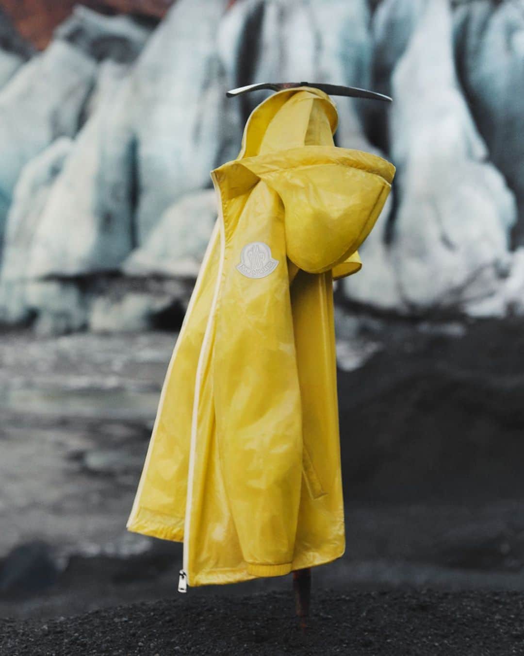 モンクレールのインスタグラム：「Ephemeral drift.   @TheoDeGueltzl has his own way of seeing a landscape. His new series of #MonclerVoices images took him to Iceland, where the low winter light cast a sunshine “so subtle, it gave everything a magical quality,” he says.」