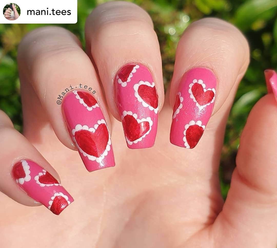 Nail Designsさんのインスタグラム写真 - (Nail DesignsInstagram)「Credit • @mani.tees Just a lil freehand Valentines day design! 💕 I always thought there was something kinda pretty about hearts with lacey edges, which is what I tried to to capture with these!   Products used: @unt.global Peel off basecoat  @rimmellondonuki 230 Portobello Pink @mtmorgantaylor Just One Bite @barrymcosmetics Cotton + Topcoat  And a dotting tool & detail brush!   #Naildesign  #holotacovalentines2021 #Valentinesnails #Valentinemani #Valentinesdaynails  #Heartnails #Heartmani #Cupidnails #Valentinesday #Makeupinspo #MorganTaylor #Rimmelnails #Nailinspo #Naildesign #Nailstamping #Nailspafeature #Nailstagram  #Naturalnails」2月7日 23時11分 - nailartfeature