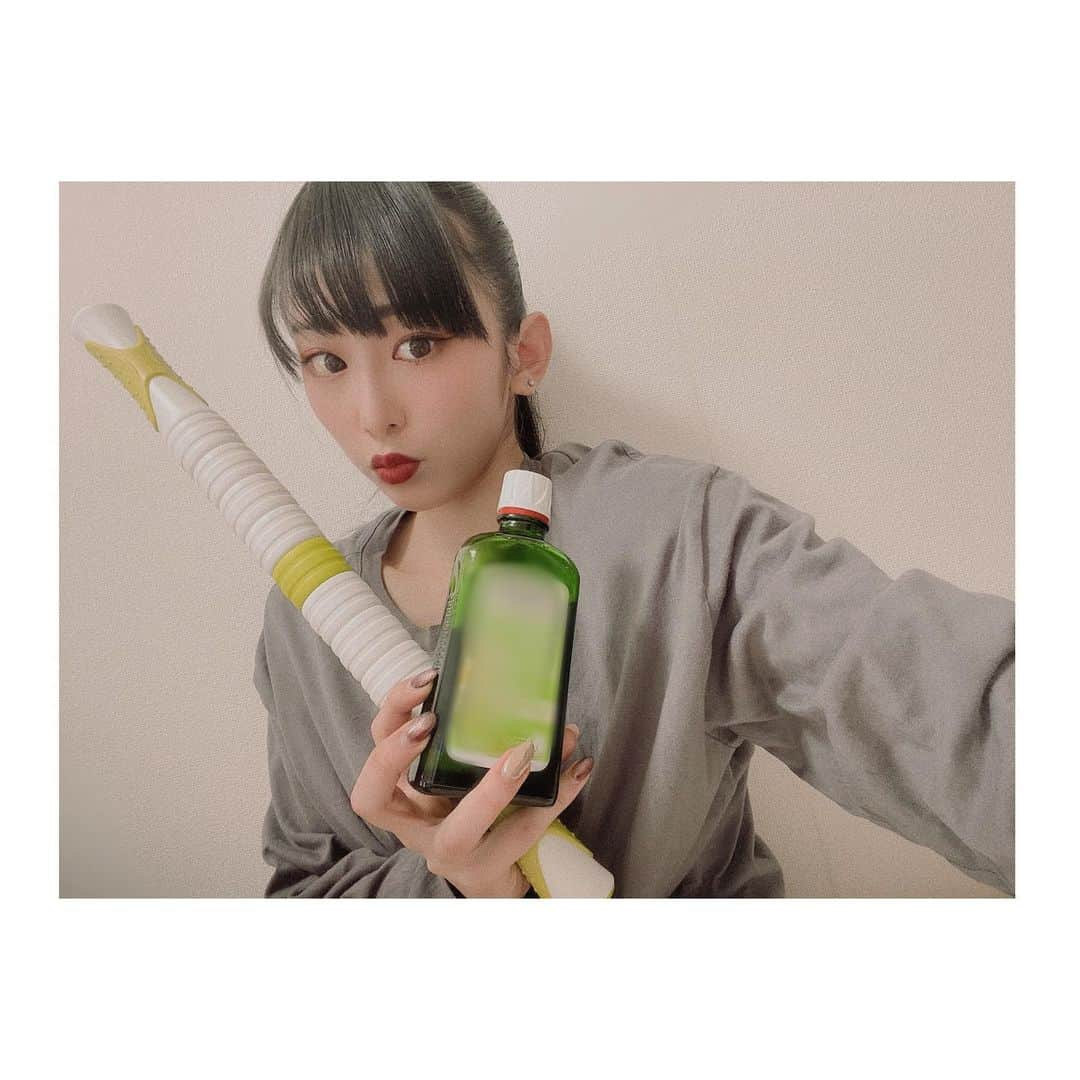 YURINAさんのインスタグラム写真 - (YURINAInstagram)「・﻿ 🚶‍♀️🧘🏻‍♀️🦵🏻✨😪﻿ ﻿ 📸  私の愛用品 ♡﻿ ﻿ ﻿ 今日は天気が良かったので、沢山歩いた1日でした〜🌞﻿ ﻿ ﻿ 沢山歩いた分、しっかりケアして寝ます！﻿ ﻿ ﻿ 私が愛用する筋膜リリースの為のアイテム✨﻿ ﻿ そしてボディオイル！﻿ ﻿ ﻿ この棒で筋膜ををほぐしてその後に、﻿ このオイルを使って手でマッサージします😚﻿ ﻿ ﻿ このボディオイルは浮腫とかにも良いらしく﻿ お姉ちゃんに最初貰ってとても良かったので、﻿ ずっとこのボディオイルを愛用中です♡﻿ ﻿ 毎日ボディオイルでマッサージした後に﻿ 着圧タイツを履いて寝るのは年中無休🙆🏻‍♀️﻿ ﻿ ﻿ ﻿ 皆さんもゆっくり休んで明日からまた1週間﻿ 頑張っていきましょーう🔥﻿ ﻿ ﻿ ﻿ アメーバブログも更新してるので見てね🖤﻿ ﻿ ﻿ ﻿ ﻿ ﻿ #オリックス #Bs2021 #BsGirls﻿ #baseball #プロ野球 #ORIX #avex﻿ #オリックスバファローズ #野球女子﻿ #野球好きと繋がりたい #京セラドーム大阪﻿ #オリックス女子 #インスタ野球女子﻿ #yurina_359  #BsGirls2021 #performer﻿ #dance #全力パフォーマンス #黒髪ストレート﻿ #黒髪ポニーテール #高身長女子 #筋トレ女子﻿ #ボディメイク #ボディケア #ボディオイル﻿ #筋膜ほぐし #足痩せ #筋膜リリース﻿ #followme #likeforlike」2月7日 23時06分 - yurina_bsgirls_359