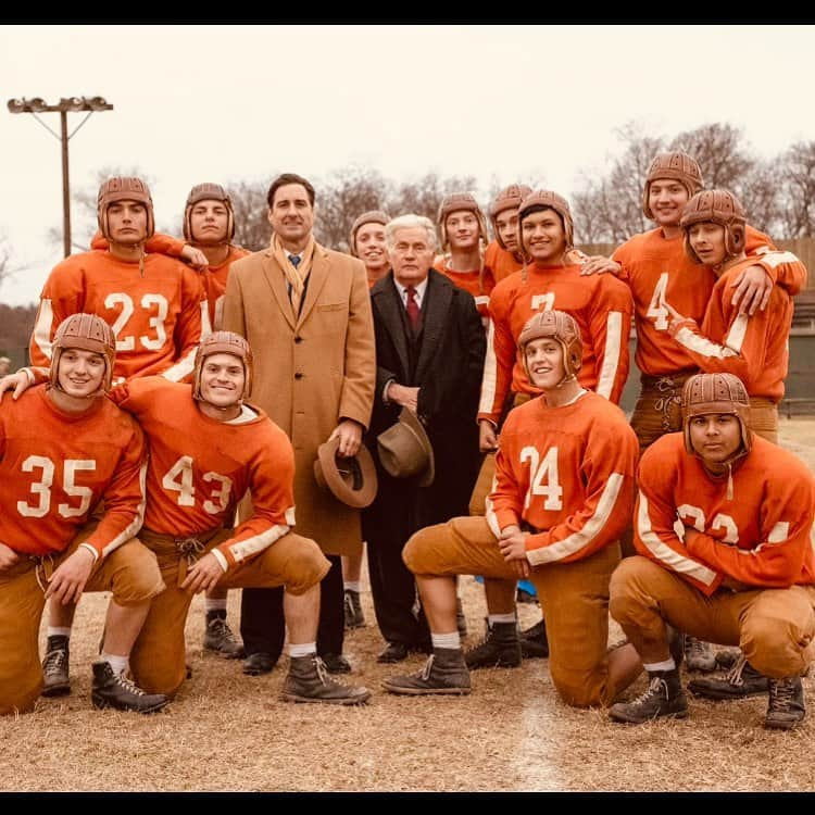 レイン・ギャリソンさんのインスタグラム写真 - (レイン・ギャリソンInstagram)「On this #superbowl Sunday, there’s never been a #football team with more heart than the  @12mightyorphans they inspired an entire nation during the depths of the depression. Couldn’t be more proud to have written this #film with @el_ty and we can’t wait for the world to see it in theaters soon. @sonyclassics and shout out to Luke Wilson’s mom Laura who took this pic! #martinsheen #robertduvall」2月7日 23時10分 - thelanegarrison