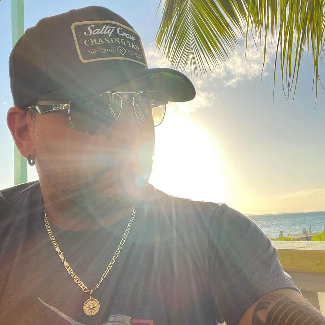 ジェイソン・アルディーンさんのインスタグラム写真 - (ジェイソン・アルディーンInstagram)「🌴 😎」2月7日 23時17分 - jasonaldean
