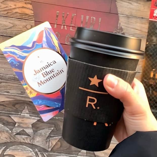 髙橋真帆のインスタグラム：「. スタバリザーブにて一杯¥1700のコーヒーをタダで飲む至福。😌 . YouTube見てください🔥 . . #cofee #コーヒー好きな人と繋がりたい　#starbuckscoffee #jamaicabluemountain #starbucks #blackcoffee #dripcoffee #starbackscoffeereserve #harmonypromotion #髙橋真帆」
