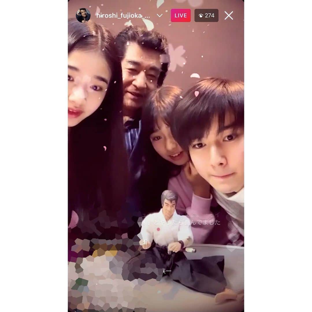 藤岡弘、のインスタグラム：「⭐︎⭐︎  インスタライブ、 ありがとうございました‼️  ファンの方々とライブで交流できて、嬉しかったです。 楽しんでいただけたでしょうか？  初めての試みでしたが、皆様に温かく見守っていただき、感謝しております。  また、このような機会を設けたいと思いますので、その日まで楽しみに、お待ちください‼️  Instagram Live. Thank you so much. That was so fun❗️  It was my first attempt, but I am grateful that everyone warmly watched over me.  I would like to set up an opportunity like this again, so please look forward to it and wait until that day‼️  #藤岡弘、#HiroshiFujioka#藤岡ファミリー#family #天翔愛 #AiTensho#家族 #藤岡真威人 #MaitoFujioka #天翔天音 #AmaneTensho #藤岡舞衣 #MaiFujioka #インスタライブ #生配信 #ありがとうございました  #instagram #live #thankyou#ファン#fan#ファンクラブ」