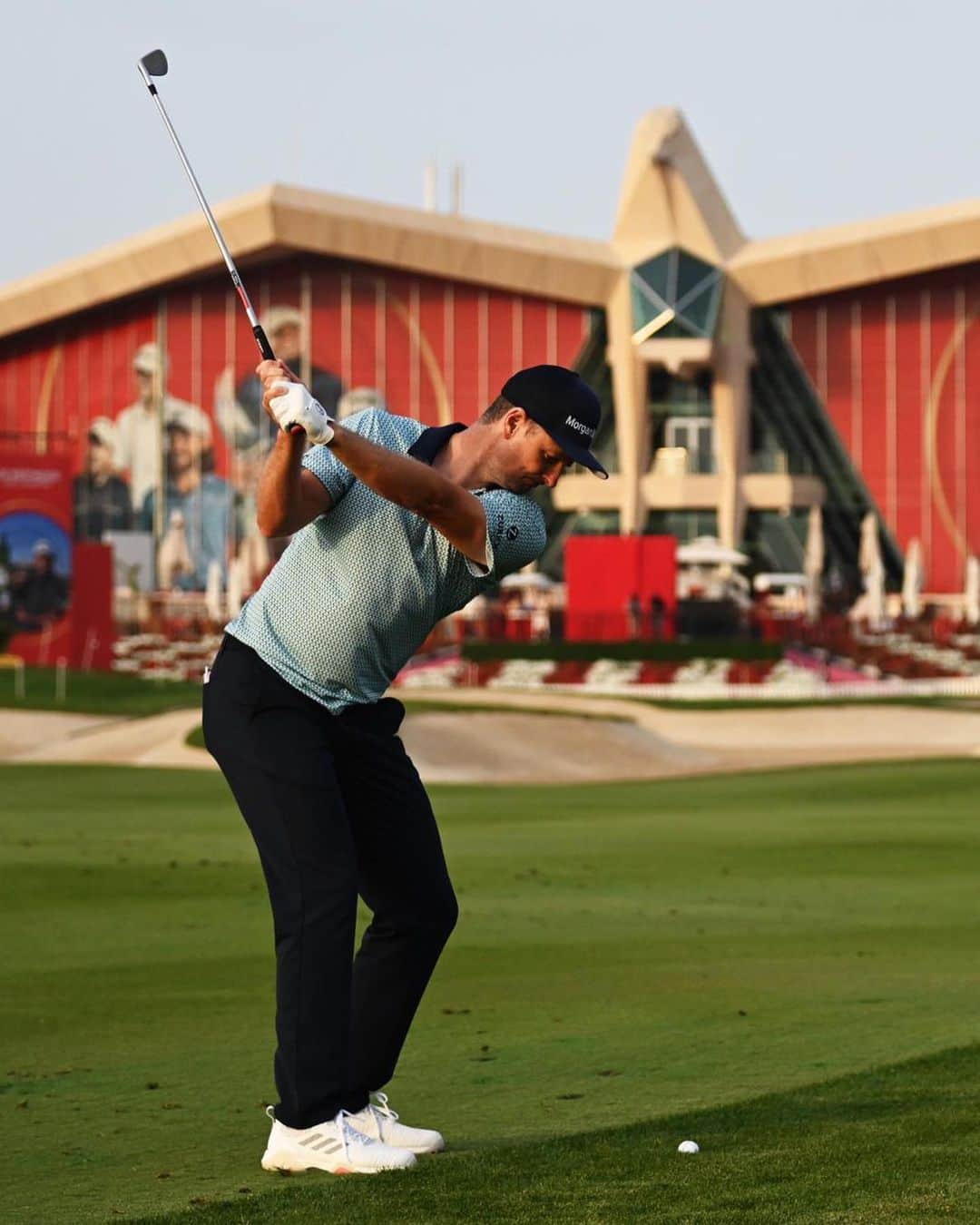 のインスタグラム：「I like the trend line. 📈 3 weeks of wind, challenging greens and good competition has helped sharpen the game. Thanks to @europeantour for staging these events under all the challenges at the moment. Next stop 🇧🇸 for a few weeks before my @pgatour season starts. Stay safe #Team🌹」
