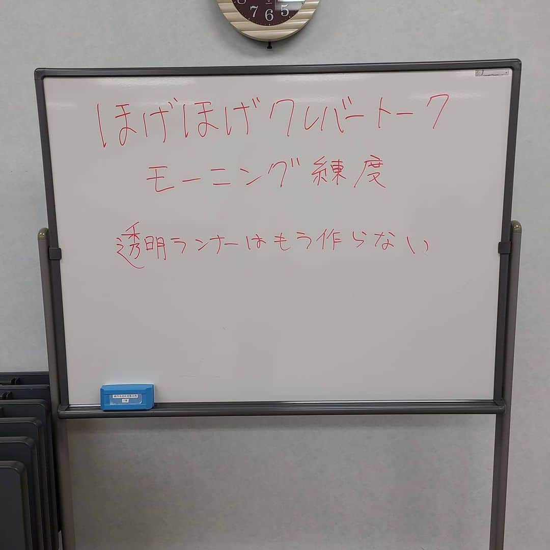 布川ひろきさんのインスタグラム写真 - (布川ひろきInstagram)「トム・ブラウン布川です。 今日のロン毛。 元うどんマン 寺尾 コンビ解散悲しみとテレビ出演嬉しみロン毛。  ライブお越しいただきありがとうございます！ うどんマンは小原が事務所に一緒に入った男なので涙ですが歯が汚い男なのでしゃあないですね！幸あれ幸！  その相方の寺尾がフジテレビの事務所対抗お笑いバトルという番組に出ます！ 春日さんやアンガールズ田中さん等の中でもおもしろおもろだったそうなので勇姿をぜひに！  大喜利ライブは内野安打をたくさん出させていただき、クロコップライブではSAKURAIさんクイズ永遠にでき、大嶋の一番弟子とのトークライブは決意のもく！  #ブリバリでGO! #もうすぐ200回記念 #トムブラウン #スーパーニュウニュウ #ロイヤルミゾグティー #マザーテラサワ #大嶋の一番弟子 #クロコップ #夢屋まさる #SAKURAI」2月7日 23時26分 - nunokawa_tombrown