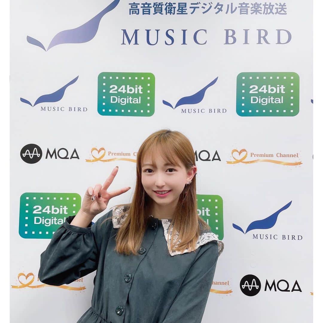 大崎菜々子のインスタグラム：「・ 金曜日はTOKYO FM MUSICBIRDスタジオよりお送りした 「ODAIBA RAINBOW STATION」ご視聴ありがとうございました！  またしても2ヶ月ぶりの出演になりましたがとっても楽しかったです✨ 声優の園田さんとご一緒でした🎤  YouTubeでアーカイブ放送も見れます！チェックしてね😘  #tokyofm #musicbird #odaibatv #半蔵門 #シーサイドイメージガール #コミュニティFM #横浜美少女図鑑 @kanagawa_bishoujo_zukan #広告モデル  @bishoujozukan_official #ラジオパーソナリティー #我的最愛  #fashiongram#夢で会いたいセーラーカラーワンピース #좋아요 #팔로우미 #오오티디  #패션  #패션스타그램 #model #cosplayer #l4l #girl  #cute #かわいい#instagood #色白女子 #ブルベ夏 #アナウンサー  #makeup #cosmetics」