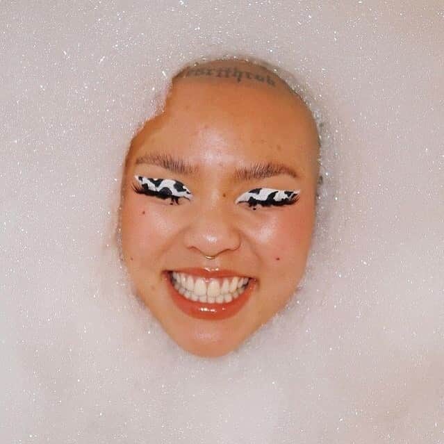 Dazed Magazineさんのインスタグラム写真 - (Dazed MagazineInstagram)「#SelfcareSunday inspo via @meicrosoft, the make-up artist turning the internet into her beauty playground. ⁠🛁 ⁠ Tap the link in bio to read more about the TikTok favourite via @dazedbeauty 📲⁠ ⁠ 🔄 @meicrosoft⁠」2月7日 23時30分 - dazed