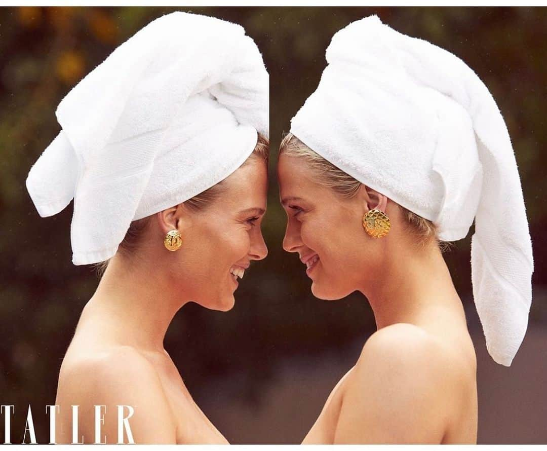 キティ・スペンサーのインスタグラム：「Missing my beautiful sisters/best friends so much @ameliaspencer15 @elizavspencer 🤍🤍 my favourite image from their breathtaking @tatler shoot out now 🤗 #BFFE」