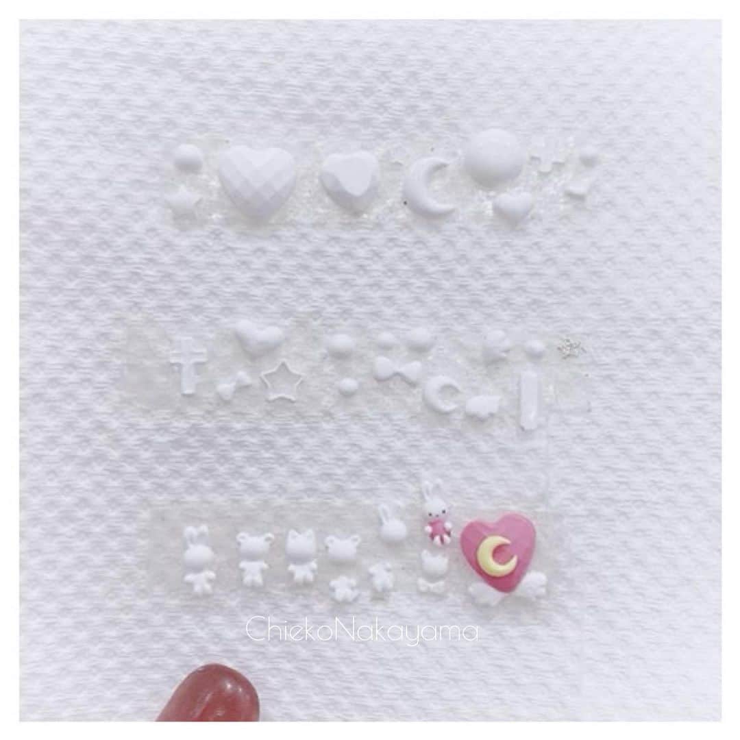 なかやまちえこのインスタグラム：「インスタライブ 使用商材はこちらです☺️⠀ （画像をスライドしてくださいね🙏）⠀ ⠀  PREGEL・Betty gel・きまぐれキャット・PREANFA・PREXY商品は、⠀ ネイリストの方は↓ ⠀ プリモール @nail_premall ⠀ http://gelnailshop.com/ ⠀ キャンディポケット @candypocket_official ⠀ http://www.beautysupport.jp/sm/script_main/shoptop.php ⠀ セルフの方は↓ ⠀ ジョイアート @joyartofficial ⠀ http://joyart.biz/ ⠀ ⠀ にて購入頂けます☺️⠀  #nail #nails #nailart #ネイル #美甲 #ネイルアート  #japanesenailart #manucure #japanesenails #manicurist #gelnails #أظافر #네일아트 #미용 #vẽmóng #ngườiđẹp  #เพ้นท์เล็บ #искусствоногтя #artedeuñas #เพ้นท์เล็บเจล #ジェルネイルデザイン #ネイルデザイン #ゆめかわ #ゆめかわネイル #kawaii #kawaiinails #ファンシーネイル #fancynails #魔法少女ネイル #魔法少女」