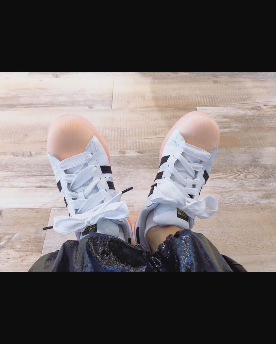 下村実生さんのインスタグラム写真 - (下村実生Instagram)「マネさんがスタッフアカウントで載せていた写真はこの靴を撮っている写真です😉 マネさんから誕プレで頂いたんだ👟可愛い〜」2月7日 23時44分 - miki_shimomura_