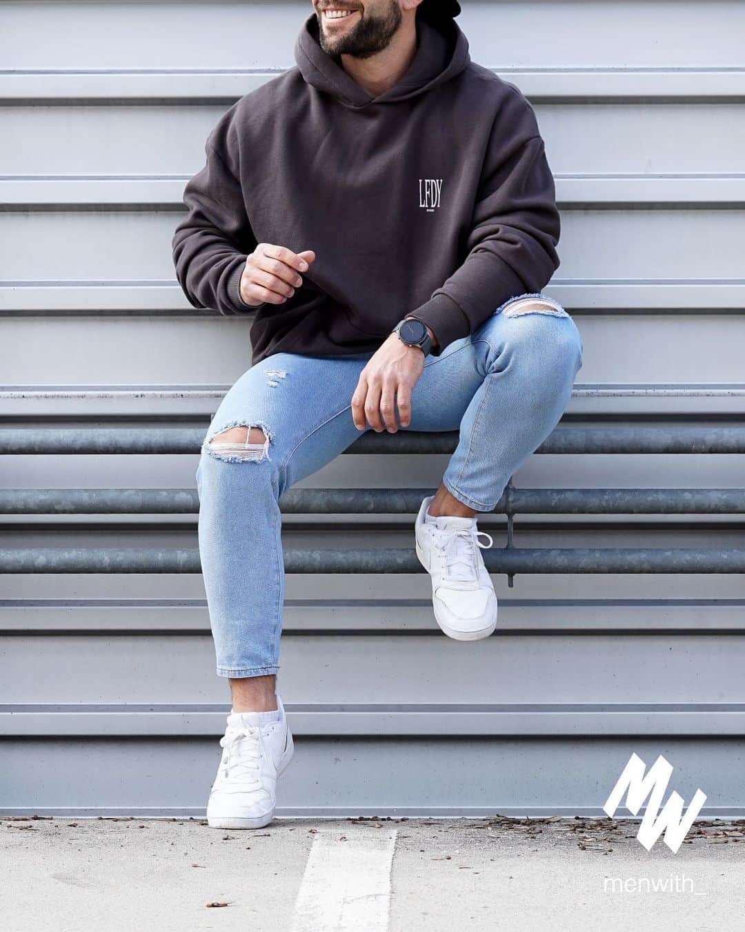 Men Withのインスタグラム：「Cool photo of our dear friend @mani_fit_ 👌🏽 #menwithstreetstyle」