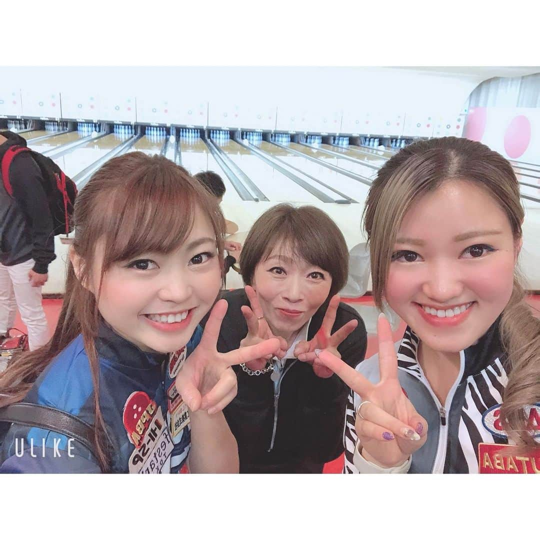 浅田梨奈さんのインスタグラム写真 - (浅田梨奈Instagram)「まだ信じられない 投げてる時の真剣な姿 みんなでふざけてる時の笑ってる姿 色んな姿がフラッシュバックする 強くて、優しくて、かっこいい人 高校1年生の時に初めて見た 決勝を投げている姿が すごく上手くてかっこいいー！ って衝撃だったこと今でも覚えてる ずっと真剣にボウリングと向き合っている姿 選手として女性として尊敬しています  みんなでご飯を食べに行ったり ライブに行ったり みんなでふざけたり 本当に楽しかったなぁ 大好きなお肉を食べてるところ いつもおもしろスタンプがくるところ 公英さんと麻希さんのコンビがいつも楽しくて  こんなことあったな と思い始めたら 全然話し足りない  素敵な人に出会えたなぁ ありがとうございました  忘れない、ずっと忘れない」2月7日 23時48分 - asdrn528