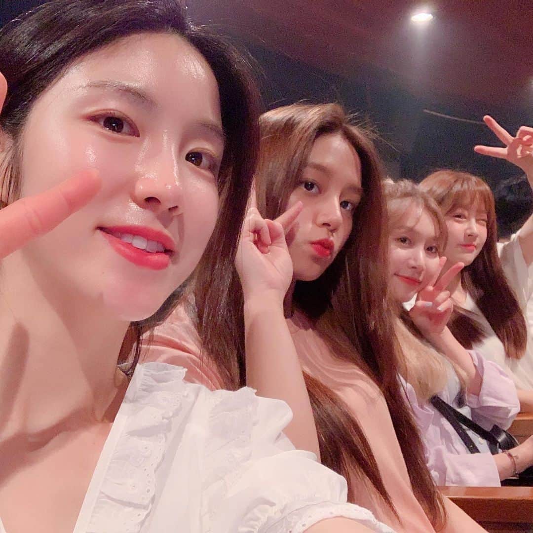 ジエンのインスタグラム：「해인이 어디갔어 🦧😎」