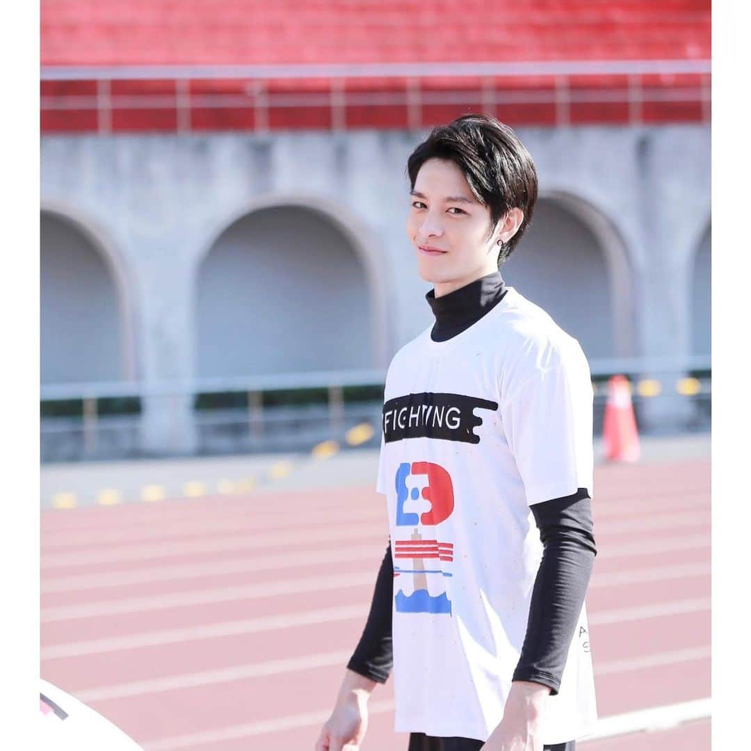 ツァオ・ヨウニン（曹佑寧）のインスタグラム：「什麼都不用多說 拼就對了😏 #全明星運動會 #請多指教」