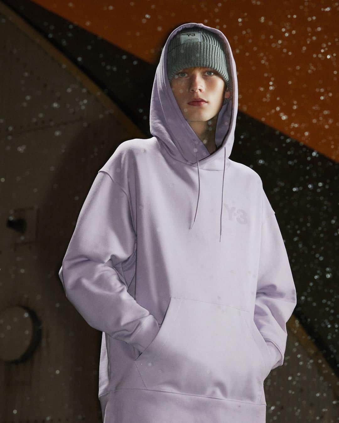 ワイスリーのインスタグラム：「Y-3 Classic Logo Hooded Sweater and Y-3 Classic Beanie.  Y-3 Spring/Summer 2021.  ---  #adidas #Y3 #YohjiYamamoto  Discover the collection at adidas.com/y-3​」