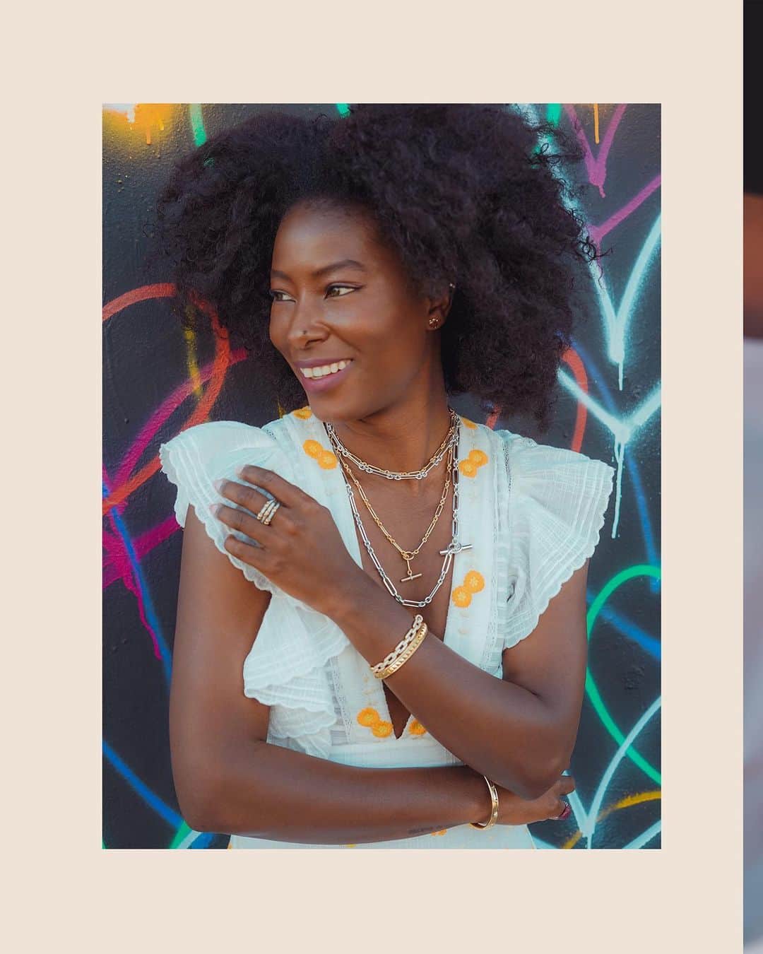 デビッドヤーマンのインスタグラム：「💖 We love how @secretofdd styled our Lexington chains with a stack of Petite Helena rings and Modern Renaissance bracelets. #DavidYurman #TapToShop」