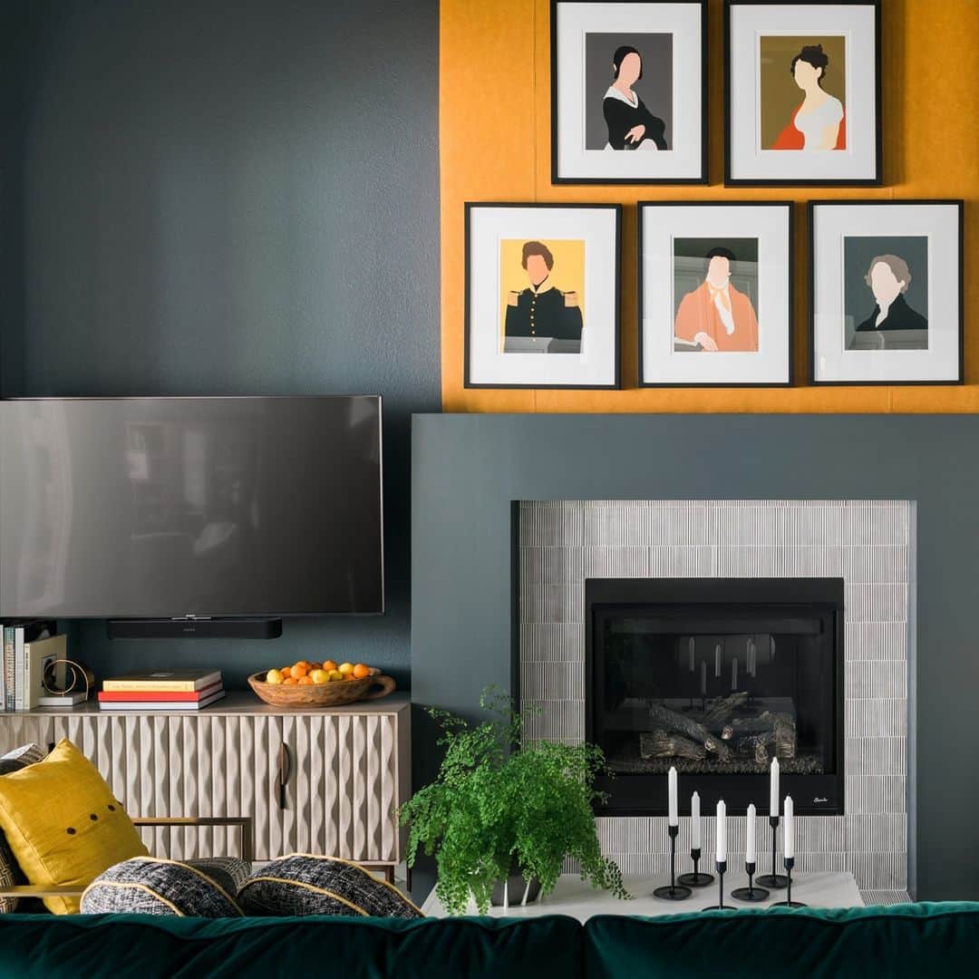 HGTVさんのインスタグラム写真 - (HGTVInstagram)「Designers love a good challenge and making TVs blend in with decor definitely falls into the “challenging” camp. 😬 A few tricks of the trade include painting your wall a dark and moody color, surrounding a TV with framed photos and crafting clever cover-ups. 🔨🖼⁠ ⁠ Home tech brands seem to have caught on, though. More aesthetically pleasing screens are widely available now, and we're not mad about it. 📺⁠ ⁠ Today, we’re featuring the best deals on smart TVs, including a designer-favorite, Samsung’s The Frame, for you to shop when you click this image at the link in our profile. 🛍🔝⁠ ⁠ Design: @tiffanybrooksinteriors⁠ ⁠ #shopping #interiordesign #tvs #stylingtips #livingroom」2月8日 0時01分 - hgtv