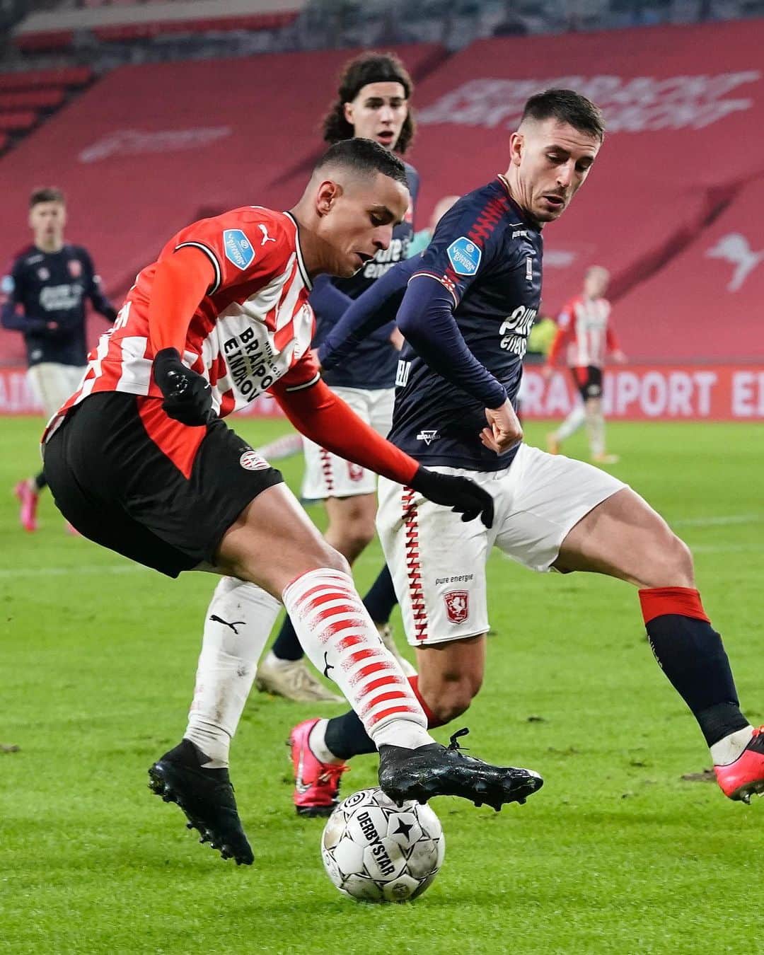 PSVアイントホーフェンさんのインスタグラム写真 - (PSVアイントホーフェンInstagram)「@iamihattaren 𝐯𝐬 FC Twente 🪄 What did you think of his game? (swipe) #PSVTWE」2月8日 0時01分 - psv