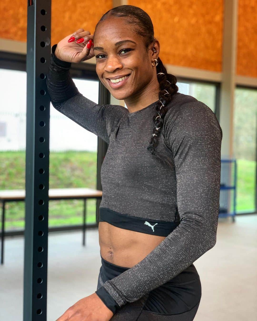 キャロル・ザヒのインスタグラム：「Forever Faster Fam ✌🏾🐾 _________________________________ 📸 : @rubentryagain  _________________________________ #PUMA #PumaFam #PumaWomen #pumaperformance #Foreverfaster #Foreverfasterfam #fam #Pumafr #trackandfield #athletisme #trackwomen #blackgirlmagic」