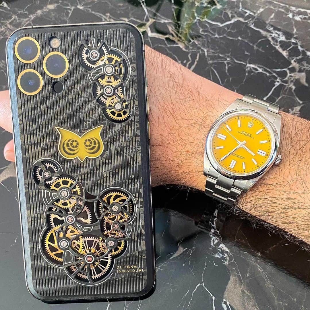 WATCHMANIAのインスタグラム：「It’s a match!  #designaindividual #rolex #rolexop41 #124300 #oysterperpetual #124300yellow #watchmania」