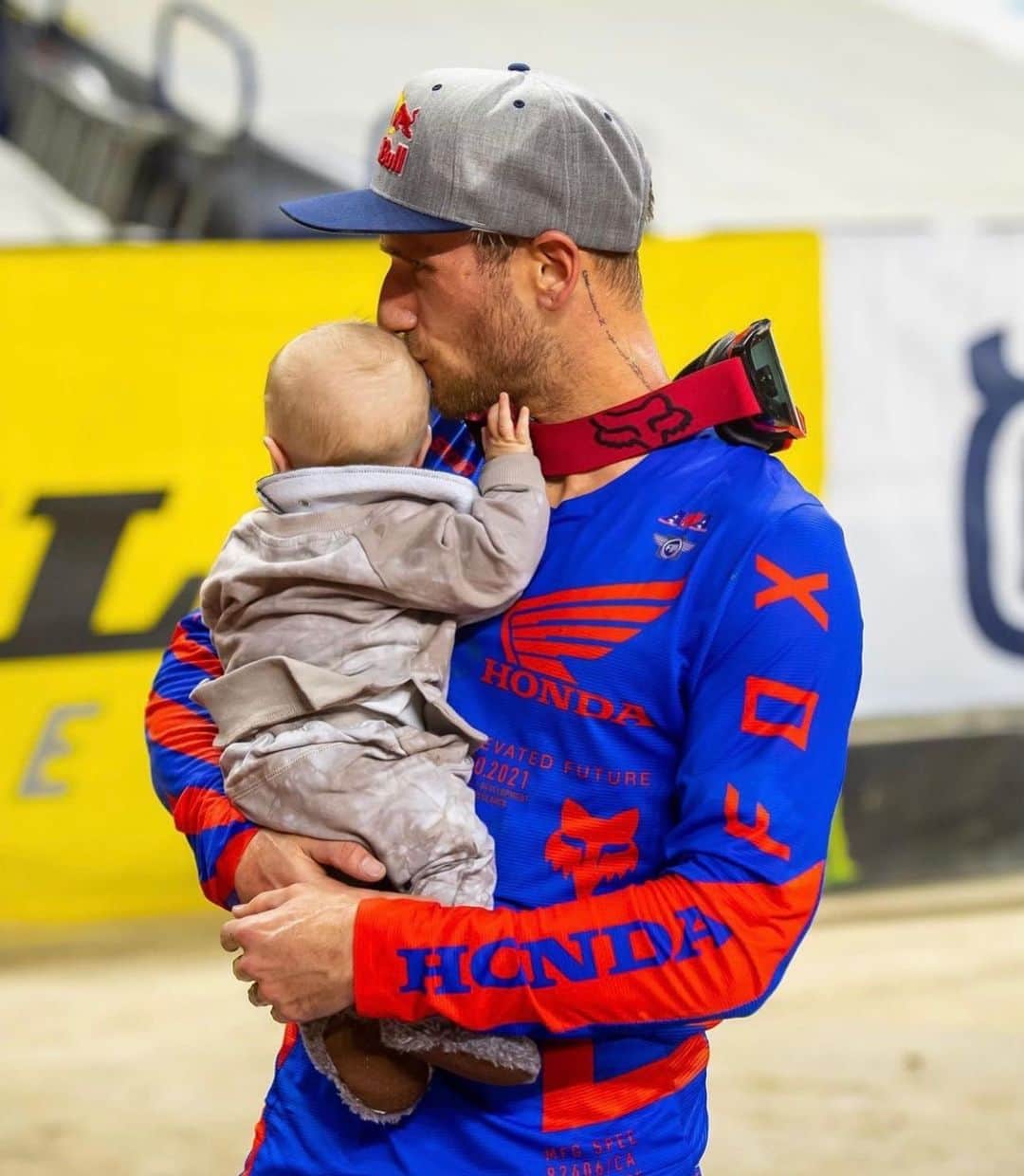 ケン・ロックゼンのインスタグラム：「🥰  📸 @align.with.us」
