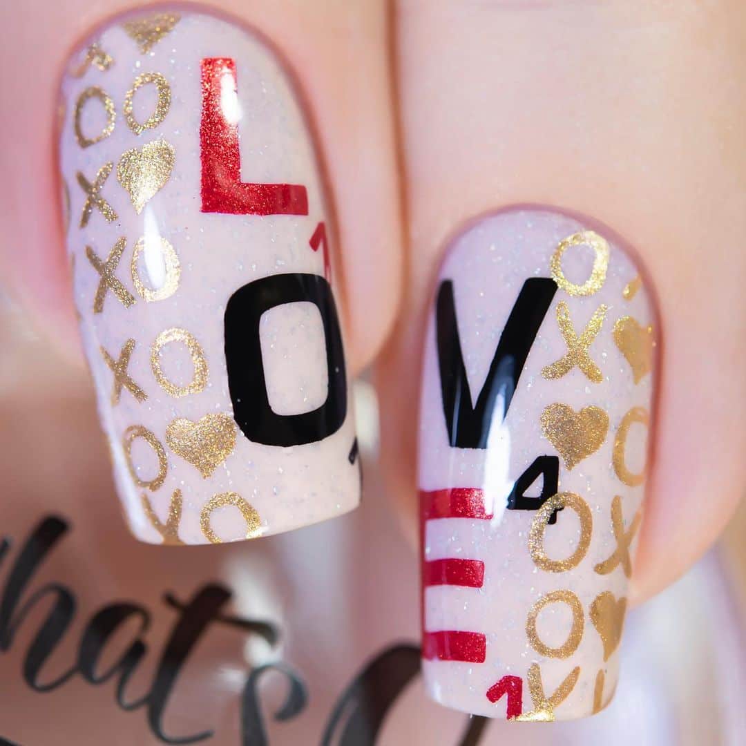 Sveta Sandersさんのインスタグラム写真 - (Sveta SandersInstagram)「Ещё один вариант дизайна #ValentinesNails ❤️ с использованием пластины для стемпинга #WhatsUpNails B019 от @whatsupnails . В галерее есть макро)  Делает кто-то тематические маникюры на каждый праздник? Или только на Новый год?)) Или совсем никогда?😄」2月8日 0時19分 - sveta_sanders