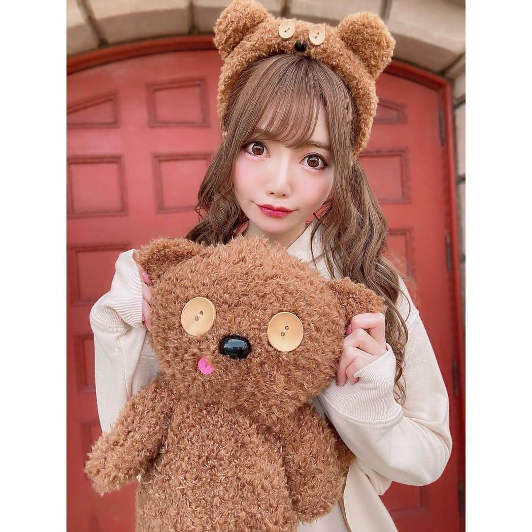 りのにゃんさんのインスタグラム写真 - (りのにゃんInstagram)「+.*ʚ♡ɞ*.+ﾟ ﻿ ﻿ ﻿ ティムコーデかわいい🧸🎀💘﻿ ﻿ ﻿ ﻿ ﻿ #歌舞伎町#大阪#池袋#Tokyo#レッドシューズ#池袋レッドシューズ#キャバクラ#ホスト#水商売 #ヘアメ#ツインテール #ティム#ミニオン#ユニバ#ユニバーサルスタジオジャパン🌏#ユニバデート#ティムコーデ#usjコーデ#ユニバカチューシャ#ティムカチューシャ#ティムグッズ #ティムマン#彼女とデートなう#あざといポーズ#あざとくて何が悪いの#インスタ映え﻿ ﻿ ﻿ ﻿ ﻿ ﻿」2月8日 0時23分 - rino.nyan.nyan